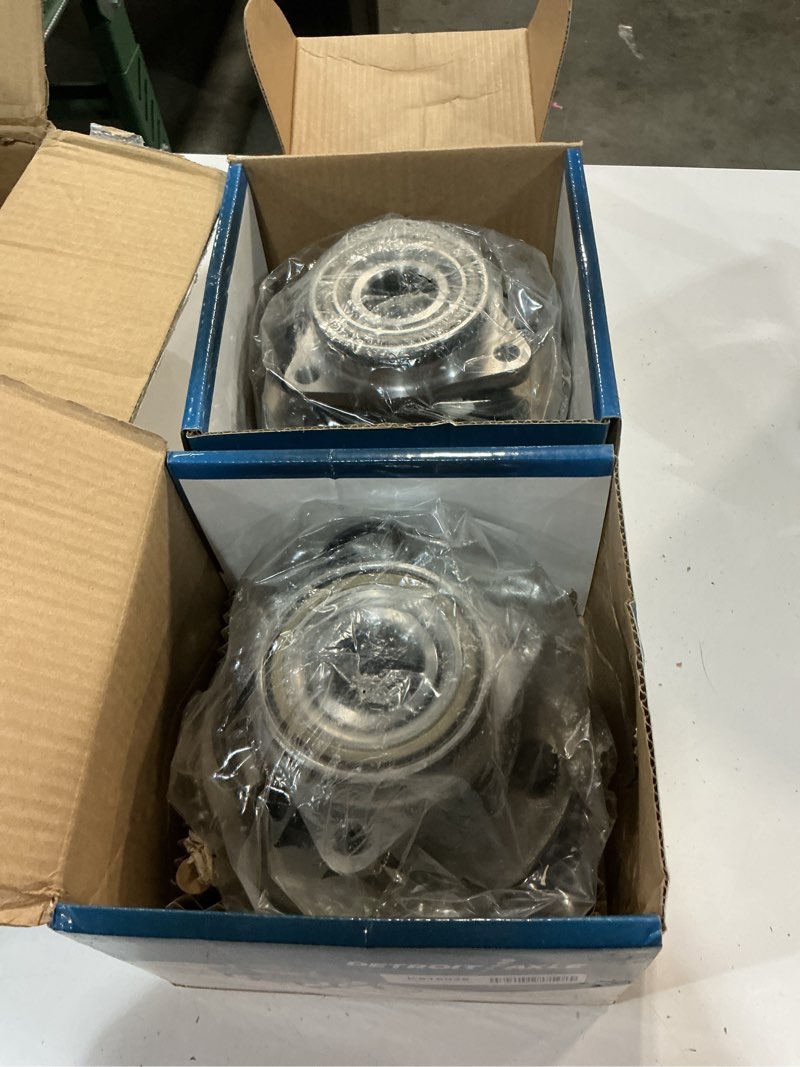 Condition photo showing Good Condition for detroit axle - 4wd 6 lug front wheel bearing hubs for 99-06 silverado 1500 | chevy silverado 1500 gmc sierra avalanche suburban yukon xl 1500 tahoe express savana 2500 cadillac escalade ext 515036hd x2/pair