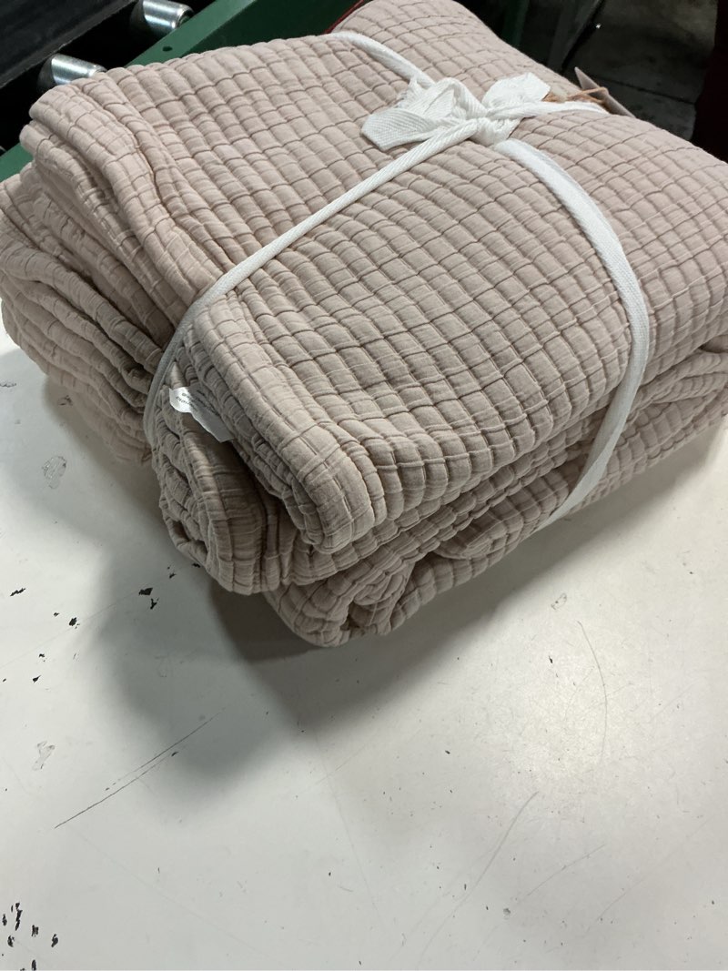 Condition photo showing Good Condition for quince,organic ribbed cotton coverlet, king/cal king, sand