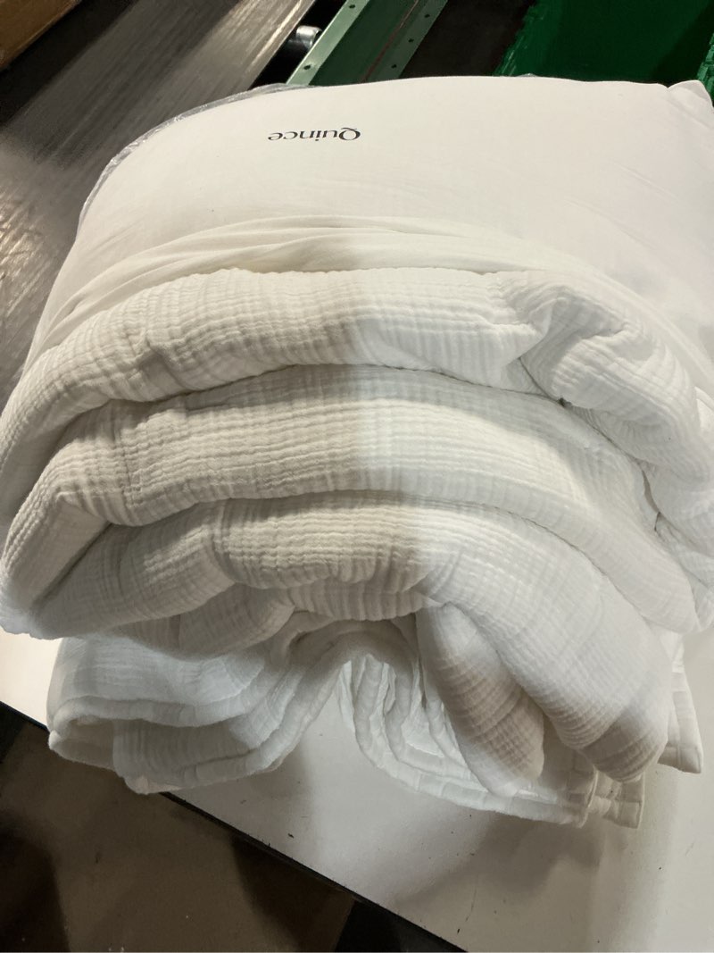 Condition photo showing Good Condition for organic cotton gauze dream quilt, king/cal king, white