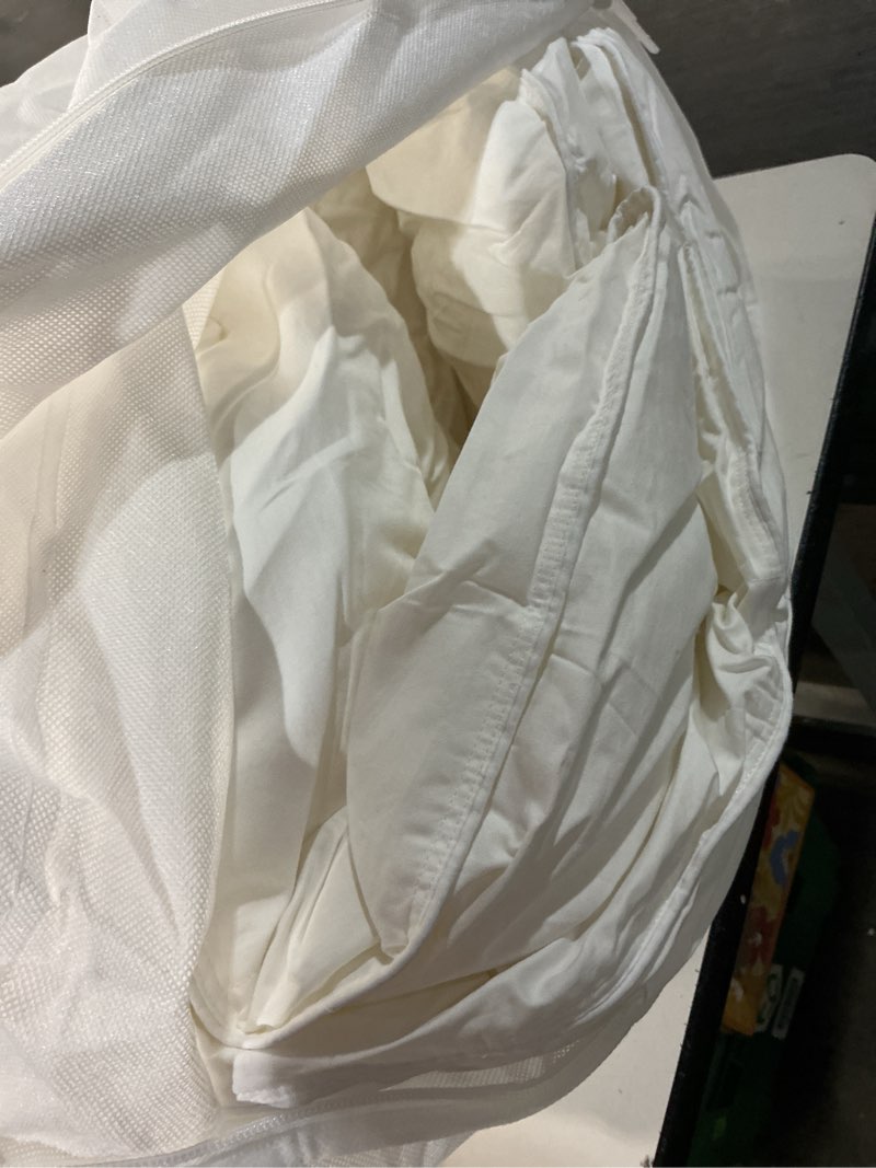 Condition photo showing Good Condition for premium down alternative duvet insert color: white size: king/cal king