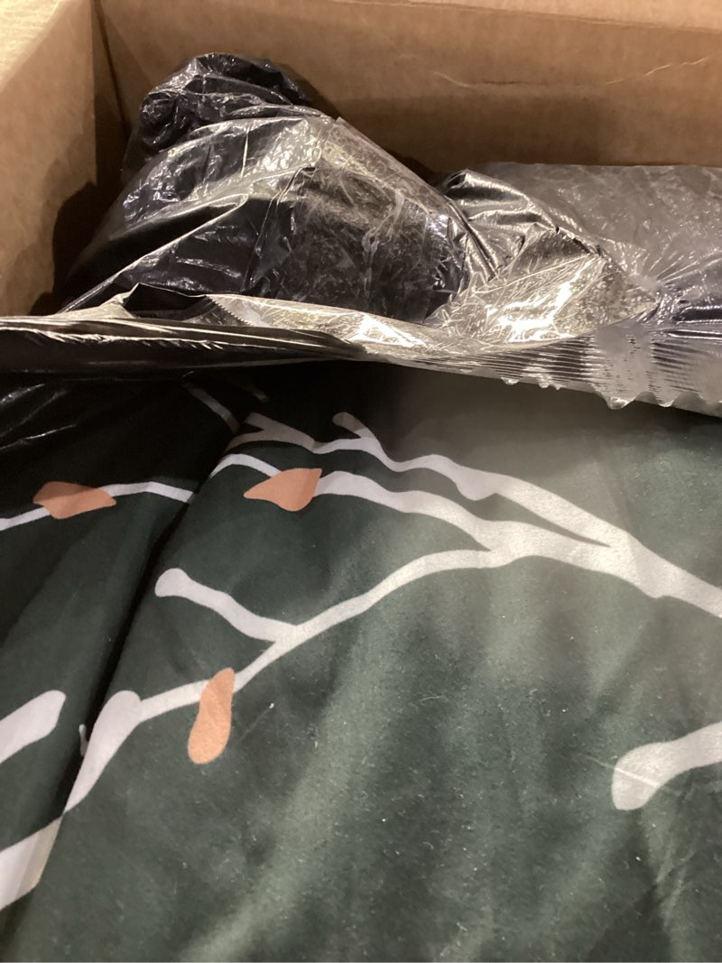 Condition photo showing As Is for Full size comforter set