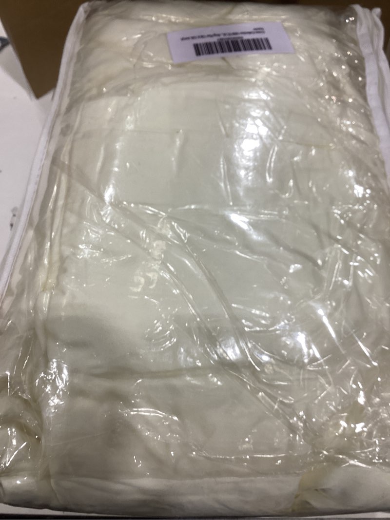 Condition photo showing New/Like New for Crown Collection 1000-TC Ultra Soft Design 100% Egyptian Cotton Pinch Plated Duvet Cover with Zipper Colser & 2pcs Pillow Case Set (Oversized King Plus 128 X 120, Ivory)