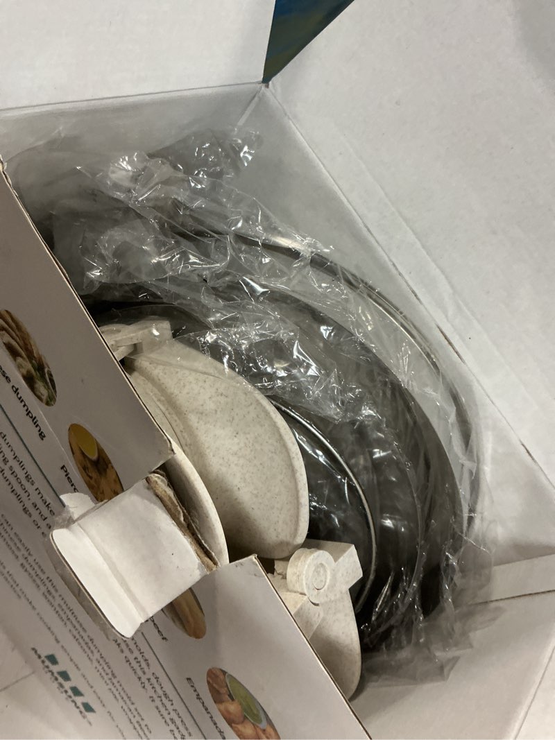 Condition photo showing Good Condition for empanada maker press, 6-inch extra large dumpling maker set with dough cutter, dumpling mold set for pierogi, pastelitos, calzone, turnovers, chinese dumpling, 5sizes (6"/5"/4"/3"/2.6") 6"+5"+4"+3"+2.6" white