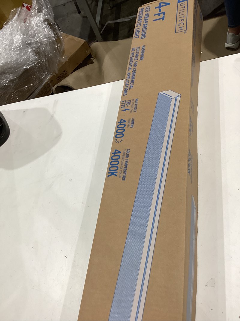 Condition photo showing Good Condition for utilitech 4000 -lumen cool white led wraparound light