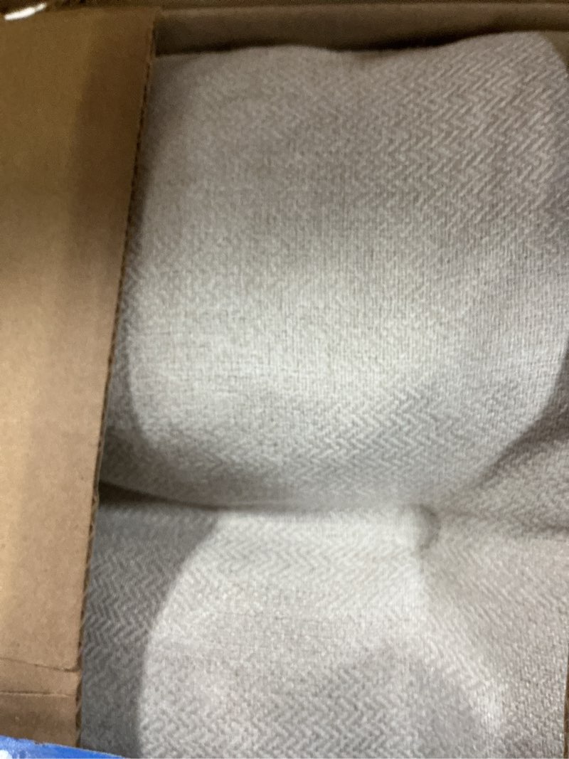Condition photo showing As Is for BETU Chair Cushions for Dining Chairs Set of 4,3.5" Thick Kitchen Table Chair Pads with Ties,Non Slip Backing and Covers, Seat Cushion for Dining Room,Bar,Patio Chairs,16"X16"X3.5",Beige Beige 16"x16"x3.5" (4 Pack)