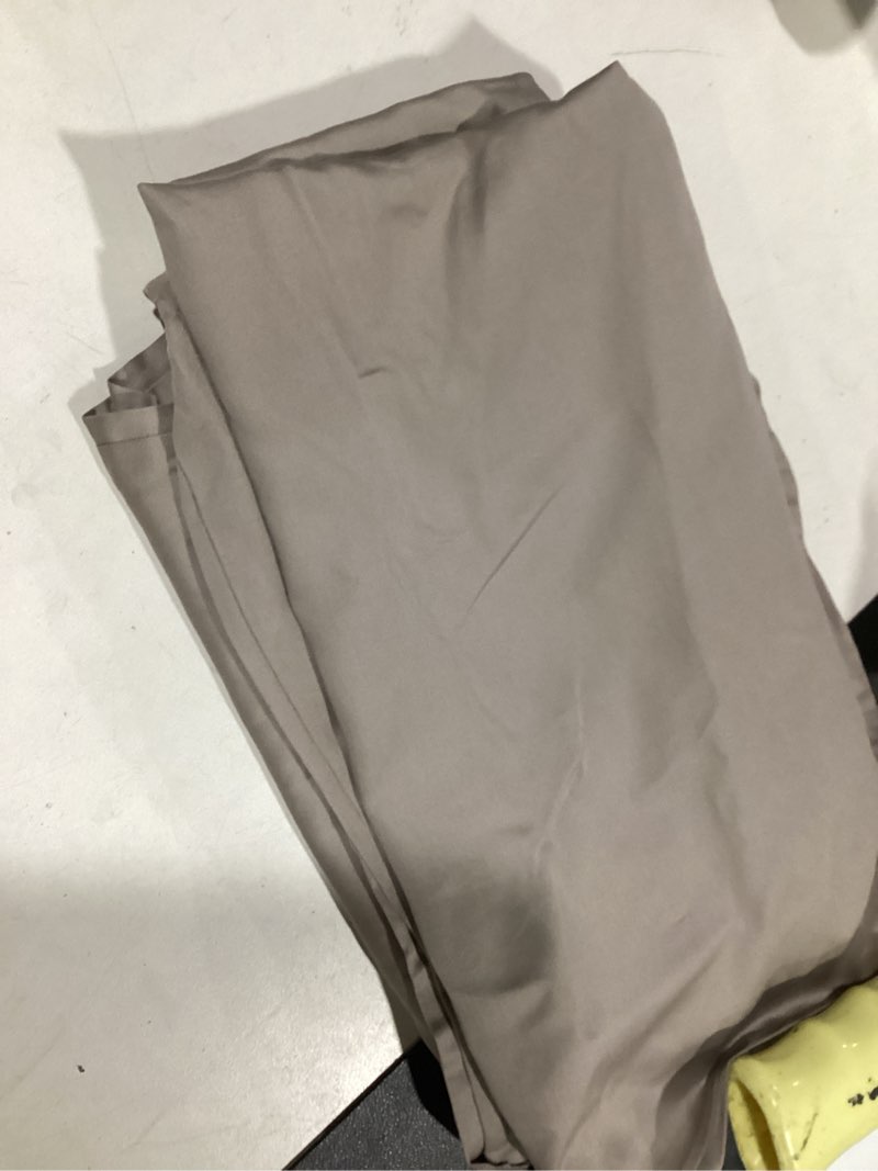 Condition photo showing Good Condition for grey bamboo sham quince
