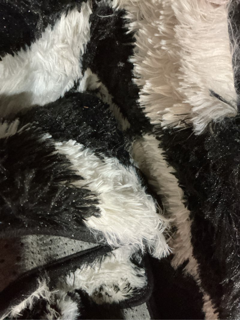Condition photo showing Good Condition for checkered rug 8x10 for living room, black and white modern shag rugs super soft washable indoor office fuzzy carpet non-slip fluffy rugs for bedroom home aesthetic decor 8' x 10' (rectangular) black&white