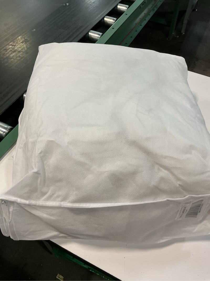 Condition photo showing Good Condition for premium down duvet insert, king/cal king, down