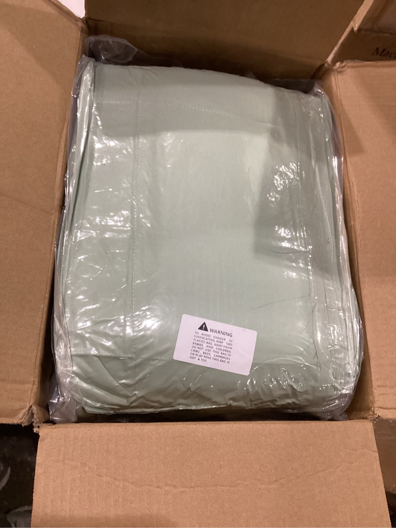Condition photo showing New/Like New for Oversized California King Comforter Set 120x120, Extra Large King Size Quilts 3 Pieces Lightweight Reversible Down Alternative Comforter for All Season with 8 Corner Tabs -Sage Sage Oversized California King Plus