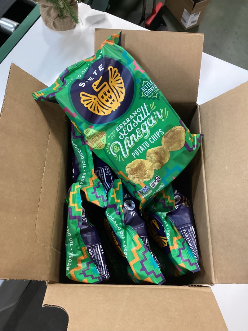 Condition photo showing New/Like New for (BEST BY DEC 14/2025) Siete Family Foods Sea Salt & Vinegar with Serrano Potato Chips, 5.5 oz Bag Sea Salt & Vinegar with Serrano (Pack of 6)
