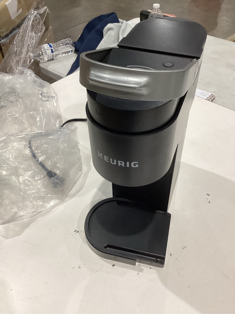 Condition photo showing As Is for https://www.amazon.com/keurig-k-mini-single-coffee-friendly/dp/b07dr89br6?th=1#:~:text=cafetera%20keurig%20k%2dmini%20plus%20de%20una%20sola%20porci%c3%b3n%20con%20c%c3%a1psulas%20k%2dcup%2c%20con%20tama%c3%b1o%20de%20preparaci%c3%b3n%20de%206%20a%2012%20oz%2c%20capacidad%20de%20almacenamiento%20de%20hasta%209%20c%c3%a1psulas%20k%2dcup%2c%20compatible%20con%20tazas%20de%20viaje%2c%20color