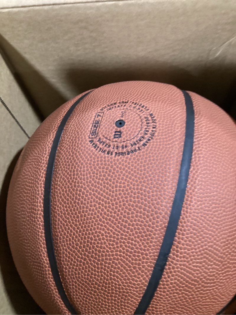 Condition photo showing Good Condition for wilson ncaa final four basketball - 29.5" and 28.5" size 7 - 29.5"