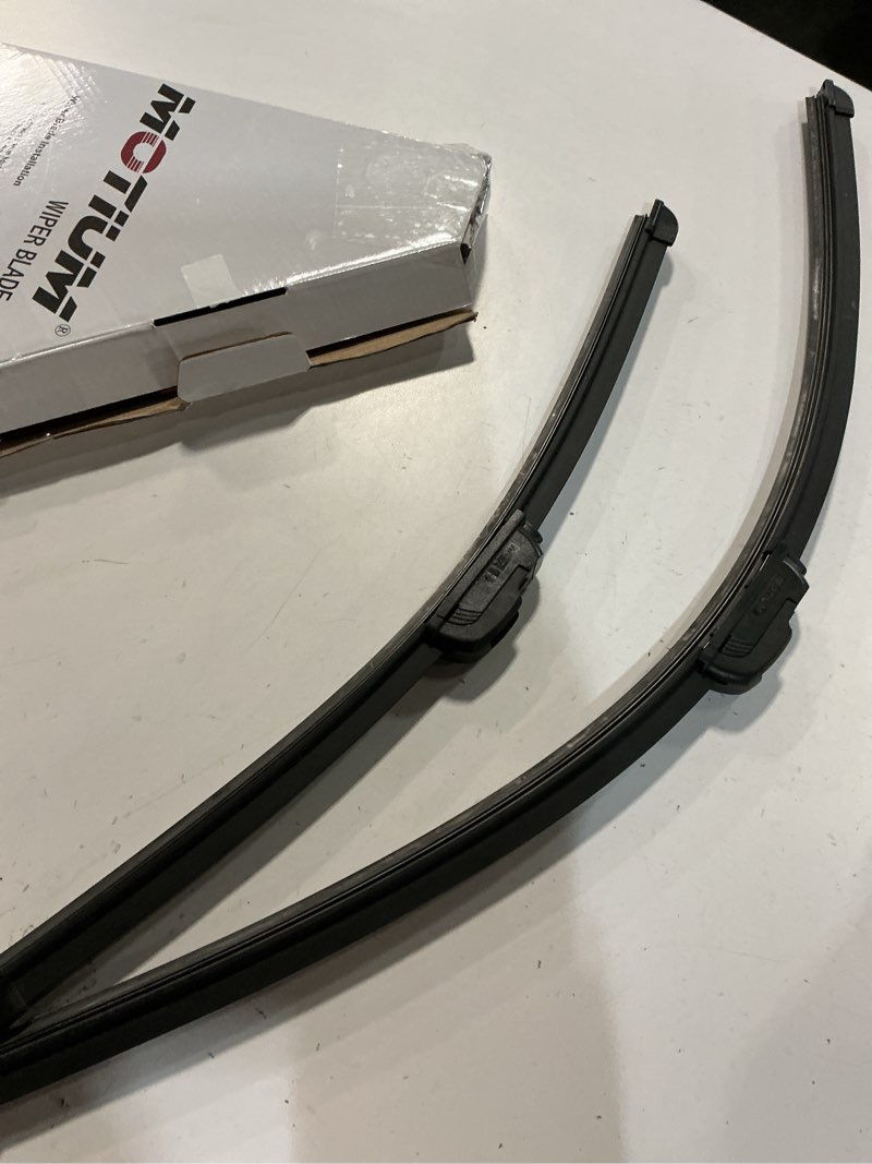 Condition photo showing Good Condition for MOTIUM OEM QUALITY Premium All-Season Windshield Wiper Blades (26"+18" pair for front windshield)