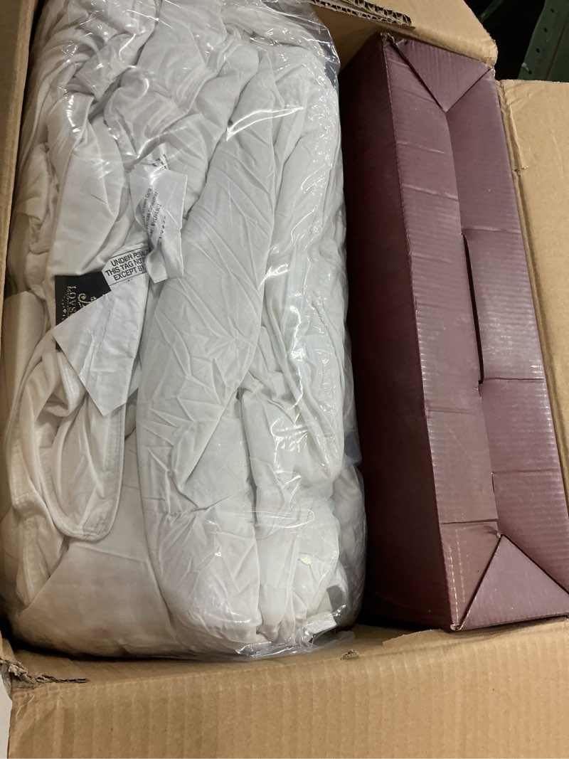 Condition photo showing Good Condition for L LOVSOUL Goose Down Fiber Comforter Twin Size,High Fill Power Hotel Style Bedding Comforter, Fluffy