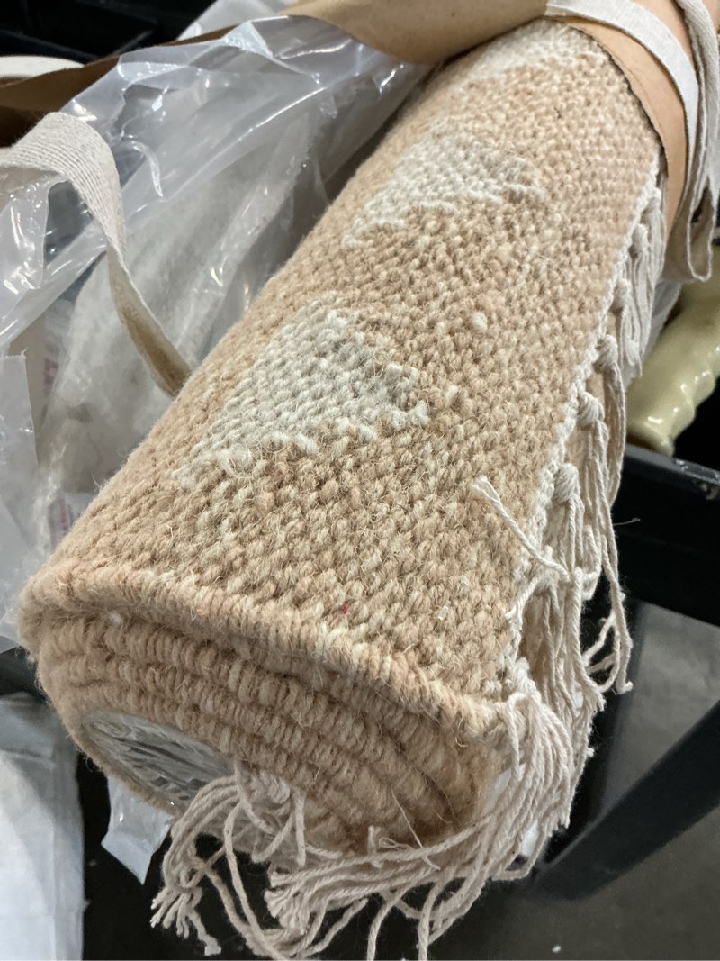 Condition photo showing New/Like New for  quinse shay wool kilim rug size: 3' x 5'