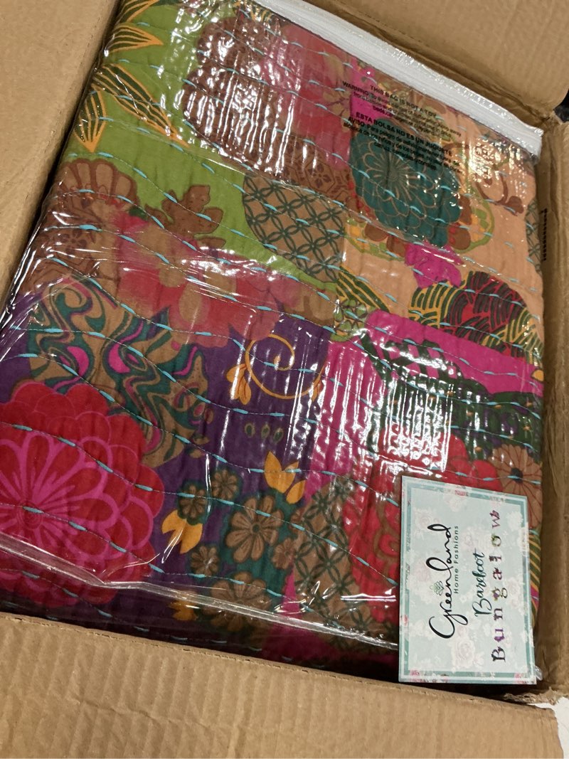 Condition photo showing New/Like New for greenland home 3-piece jewel quilt set, full/queen, multicolor red full/queen (3 piece)
