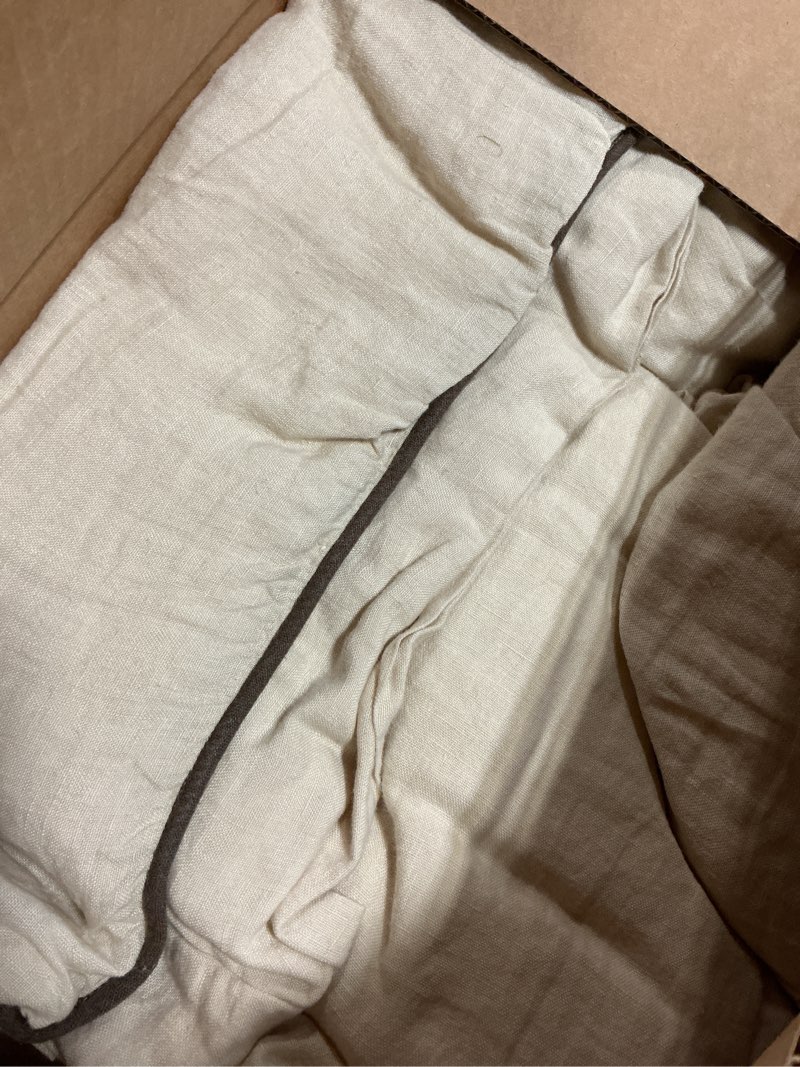Condition photo showing Good Condition for european linen piped deluxe bedding bundle, full, oat/espresso