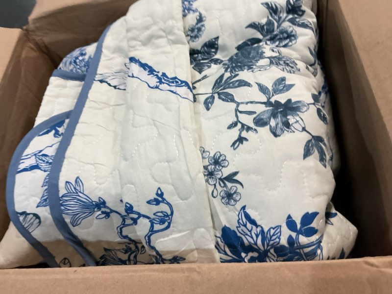 Condition photo showing Good Condition for WONGS BEDDING Blue Floral Quilt Set California queen , 3 Pieces Botancal Leaves Bedspread Coverlet Set with 2 Pillowcases for All Season, Soft Microfiber Grey Blue Floral Bedding Set 106\\\"×96\\\" (similar)