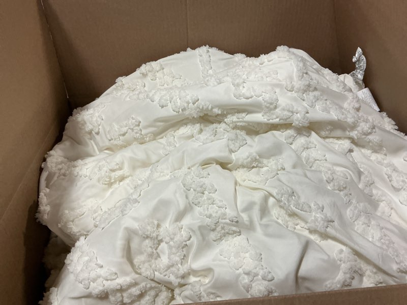 Condition photo showing As Is for Bedsure Tufted Boho Comforter Set Queen Size - White Boho Bed Set, GentleSoft™ 3 Pieces Farmhouse Shabby Chic, Home Decor Bedding, Gifts for Woman, Soft Jacquard Queen Comforter for All Seasons King 22 - White - Wave Like