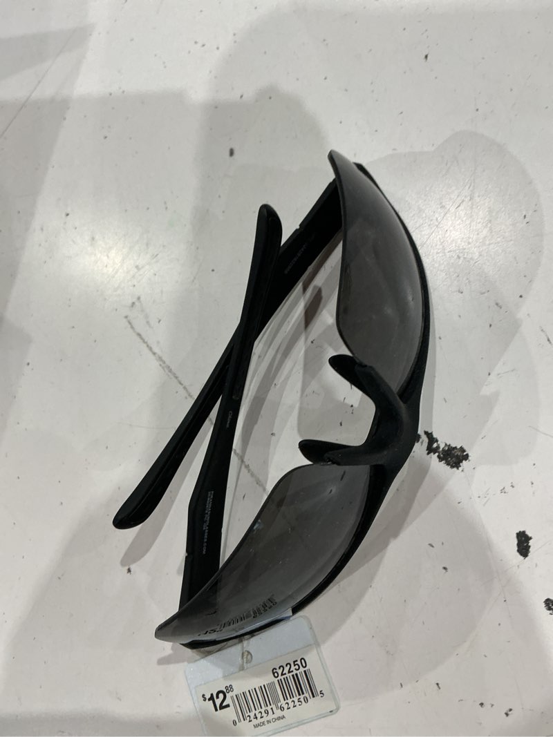 Condition photo showing Good Condition for piranha eyewear define black unisex sport sunglasses with smoke lens