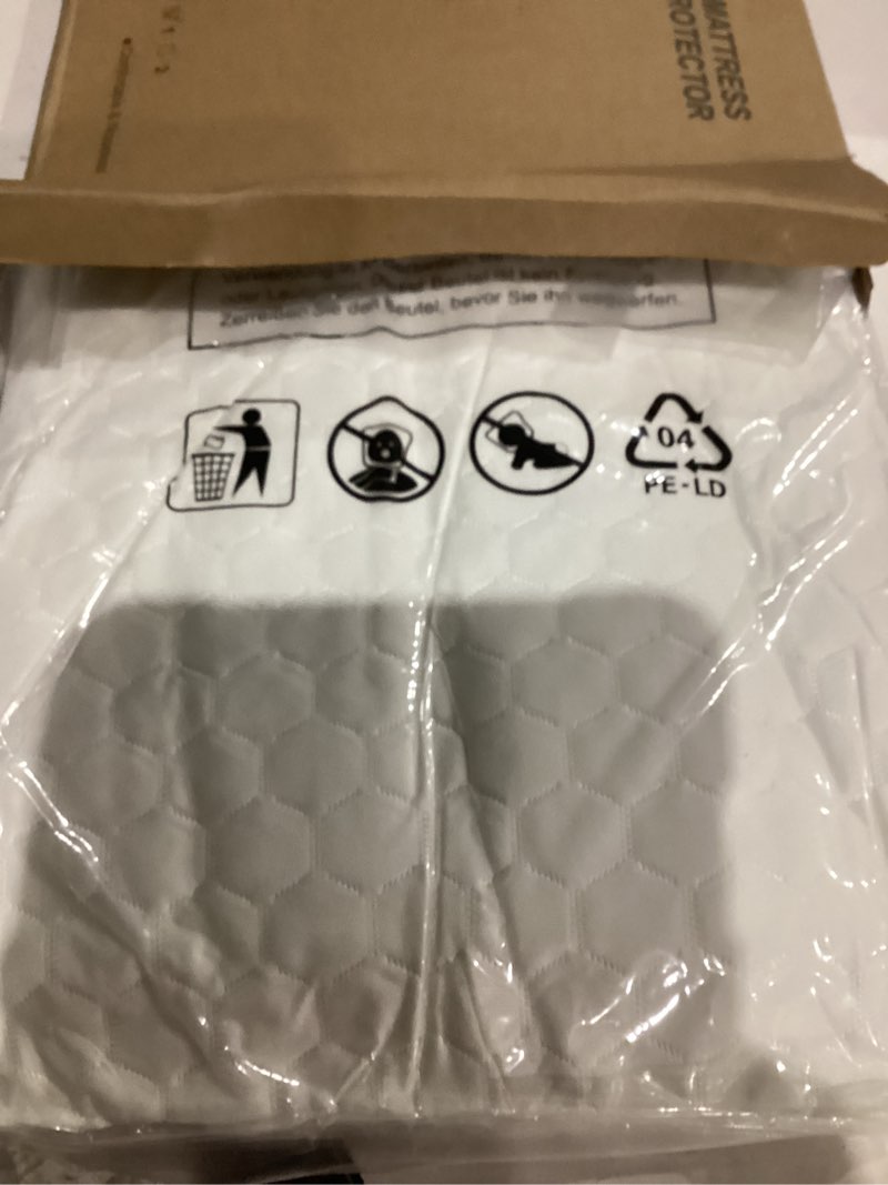 Condition photo showing Good Condition for OhGeni 100% Waterproof Mattress Protector,King Size Mattress Soft Pad,Pet Hair & Bedwetting Resistant,Cooling Breathable Fitted Sheets,Washable Bed Cover,Non-Slip Deep Pocket,Noiseless for Bedroom 1- White King