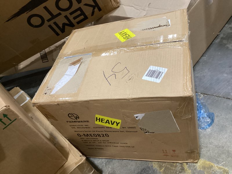 Condition photo showing Good Condition for dinnerware sets