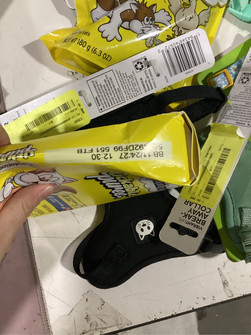 Condition photo showing Good Condition for assorted cat items