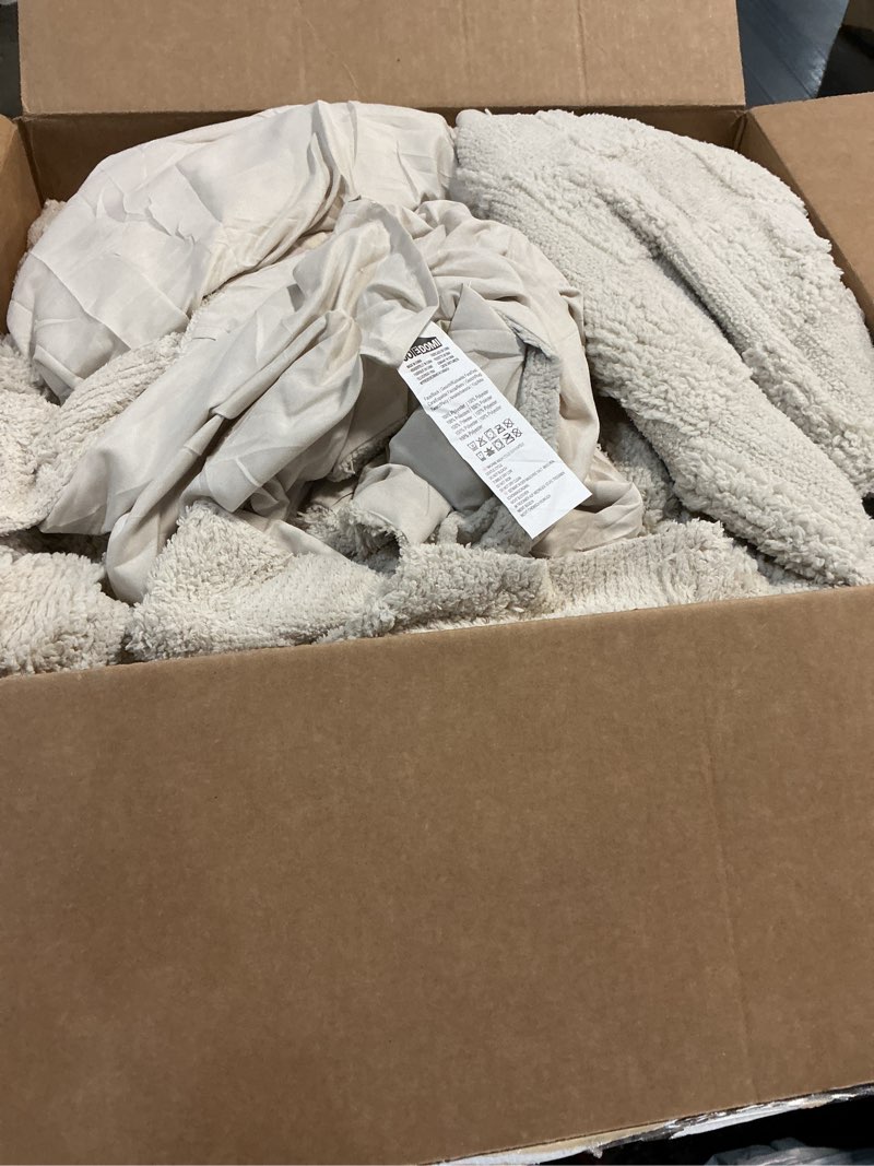 Condition photo showing Good Condition for Joiedomi Tufted King Size Comforter Set, 3 Pieces Beige Boho King Bedding Set with 1 Plaid Geometric Comforter and 2 Pillow Shams, Checkered Bed in a Bag for All Seasons 01 - Beige - Tufted Checkboard King