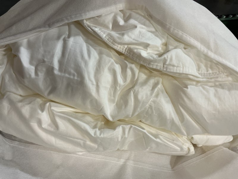 Condition photo showing Good Condition for lightweight premium down alternative comforter, king/cal king, white