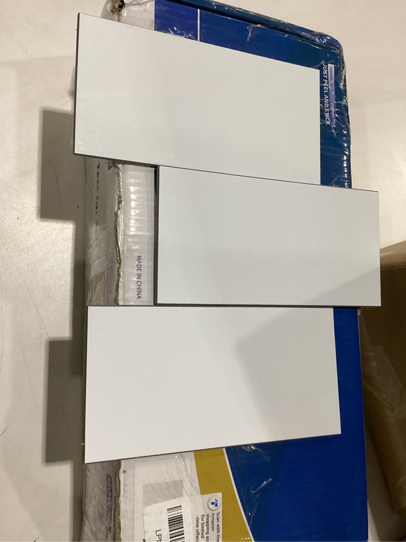 Condition photo showing New/Like New for art3d 102-piece peel and stick wall tile for kitchen backsplash, bathroom, fireplace, 3in. × 6in. stick on subway tile, glossy white 3" x 6“ glossy white 102