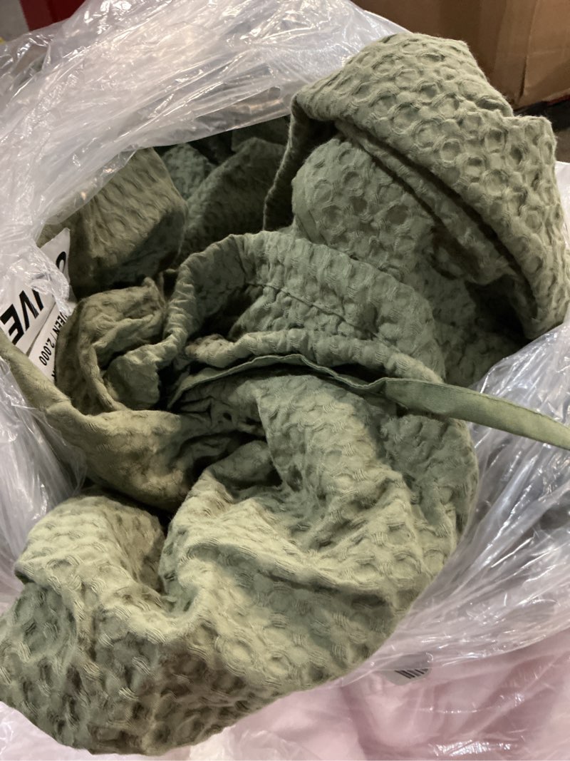 Condition photo showing Good Condition for organic ribbed cotton coverlet set