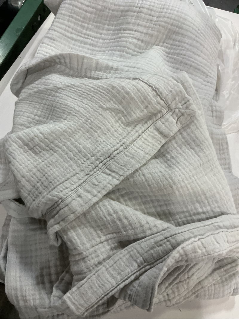 Condition photo showing Good Condition for (blanket )quince, organic cotton gauze blanket / king/mist
