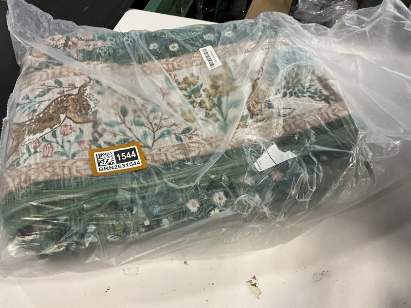 Condition photo showing Good Condition for GarveeHome Forest Rugs 5x7 Living Room Rug Non Slip Washable Stain Resistant 5x7 Washable Rugs Jungle Animal Print Low Pile Soft Holiday Decor Carpet for Bedroom Laundry Room,Green Green 5' x 7' (Rectangular)