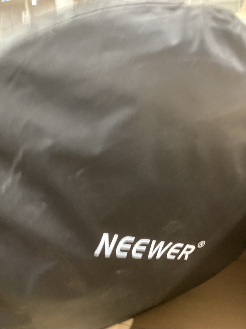 Condition photo showing Good Condition for neewer chromakey backdrops, double sided green screen and blue screen, 2 in 1 collapsible and reversible background for photography, gaming and live streaming, 5'×6.6'/1.5m×2m (green/blue)