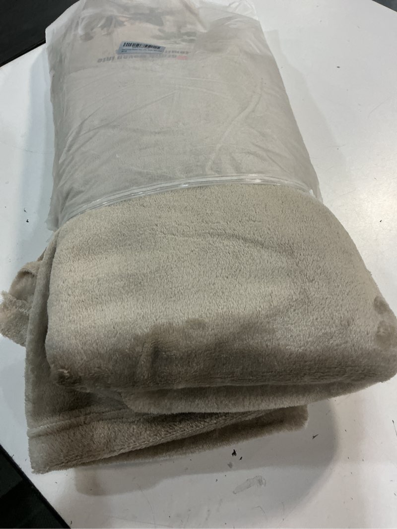 Condition photo showing Good Condition for snz luxury flannel throw blanket for couch 51x71 inches - ultra soft fleece blankets & throws for bed, camping, office - all season cozy plush blanket for adults, men, kids dark green 51x71 inches