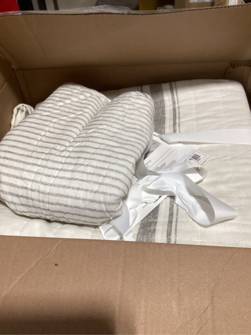 Condition photo showing Good Condition for Lush Decor Farmhouse Stripe Reversible Cotton Quilt Set - 3 Piece Cozy Pinstripe Bedding Set - Classic Modern Rustic Charm Bedroom Decor - King/ California King, Blue