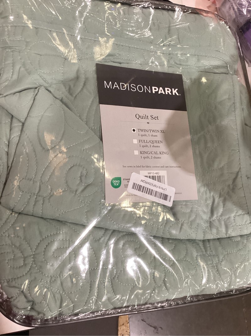 Condition photo showing Good Condition for madison park luxurious cotton damask quilt set, twin/twin xl bed set | all season, lightweight stitching coverlet bedspread bedding stitching with shams, seafoam seafoam twin/twin xl