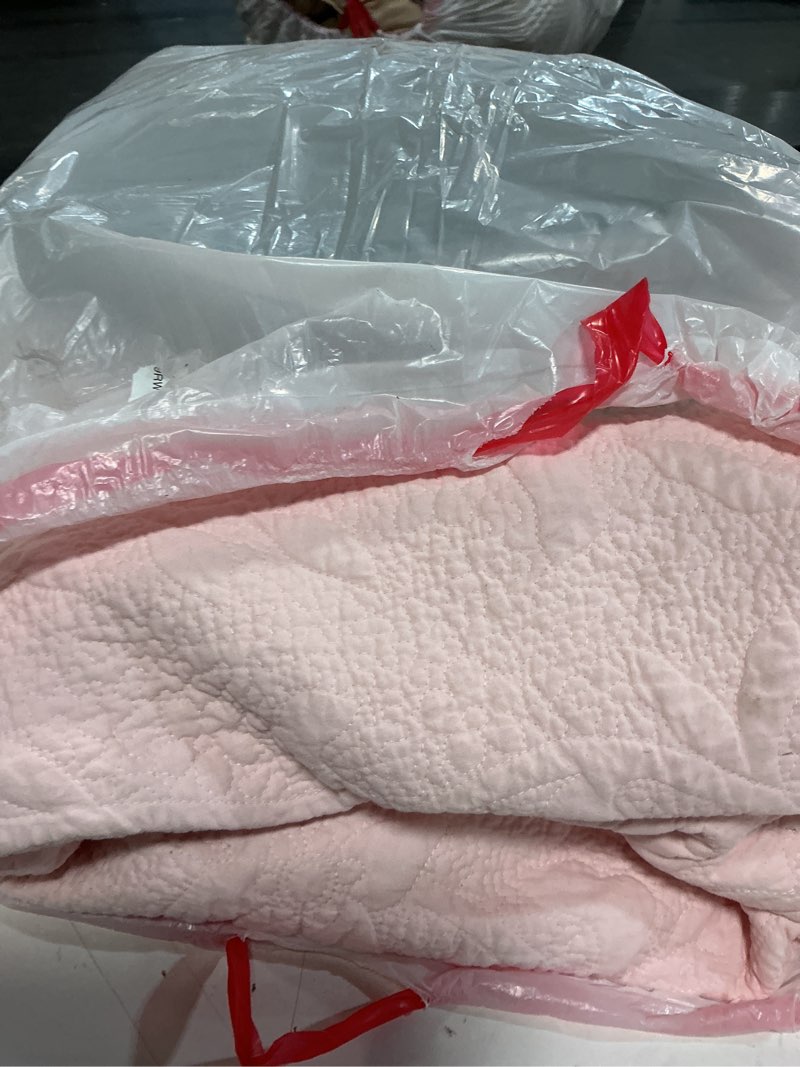 Condition photo showing As Is for winlife pink ruffled quilt set 3pcs, queen size 90''x98'' stone washed crinkled quilt set with pillow shams, lightweight microfiber all season bedspread coverlet for farmhouse shabby chic bedroom pink queen(90''x98'')