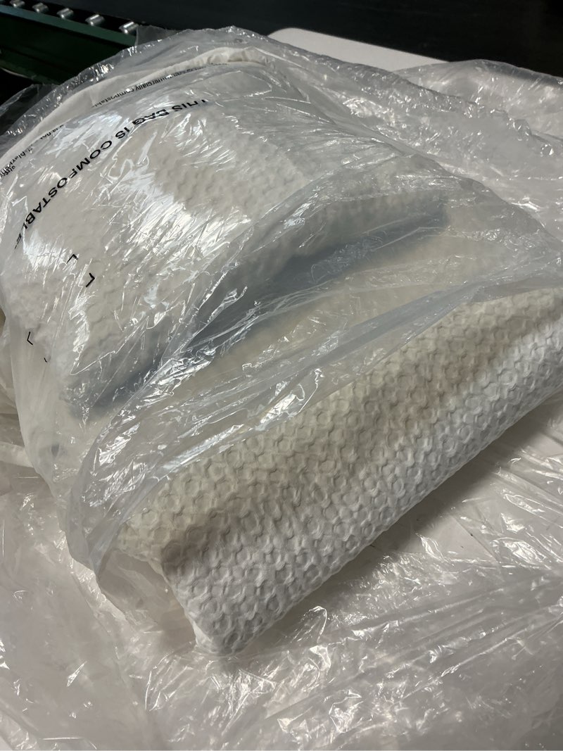 Condition photo showing Good Condition for organic luxe honeycomb duvet cover, full/queen, white
