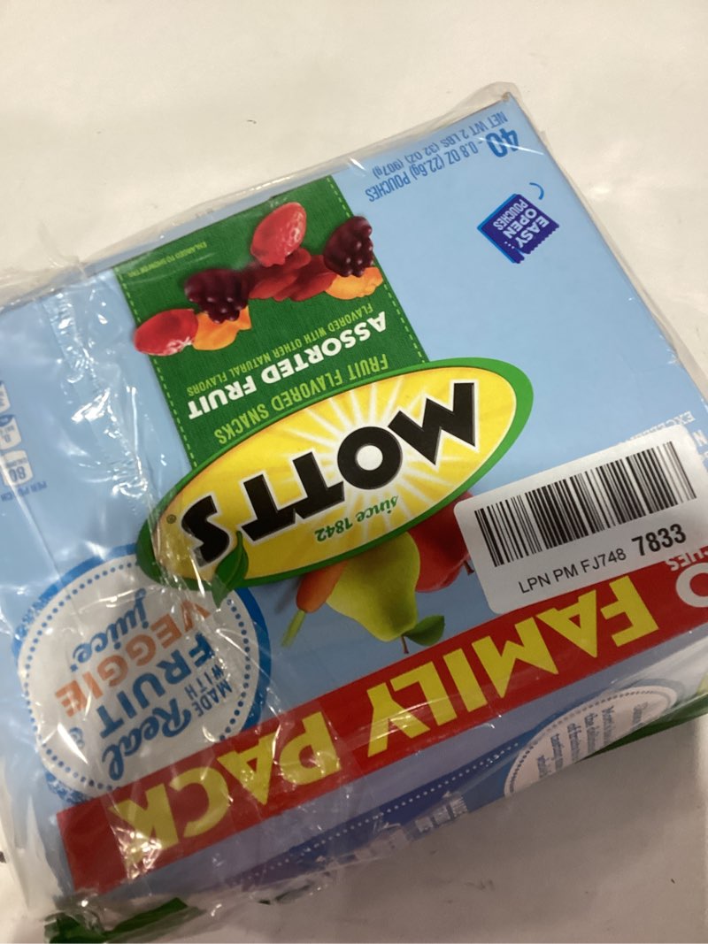 Condition photo showing New/Like New for Mott's Assorted Fruit Snacks Family Pack, Gluten Free Gummies, Made with Fruit & Veggie Juice, Good Source of Vitamin C, Gelatin Free, 40 Count Individual Pouches, 32 oz Assorted Fruit 40 Count (Pack of 1)