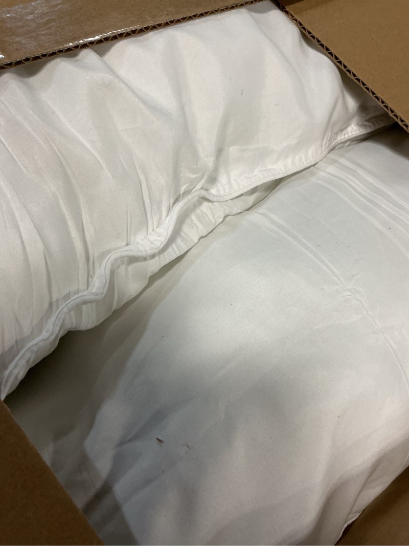 Condition photo showing Good Condition for Utopia Bedding Bed Pillows for Sleeping (White), Queen Size, Set of 2, Hotel Pillow, Cooling Pillows for Side, Back or Stomach Sleepers Queen (Pack of 2) White