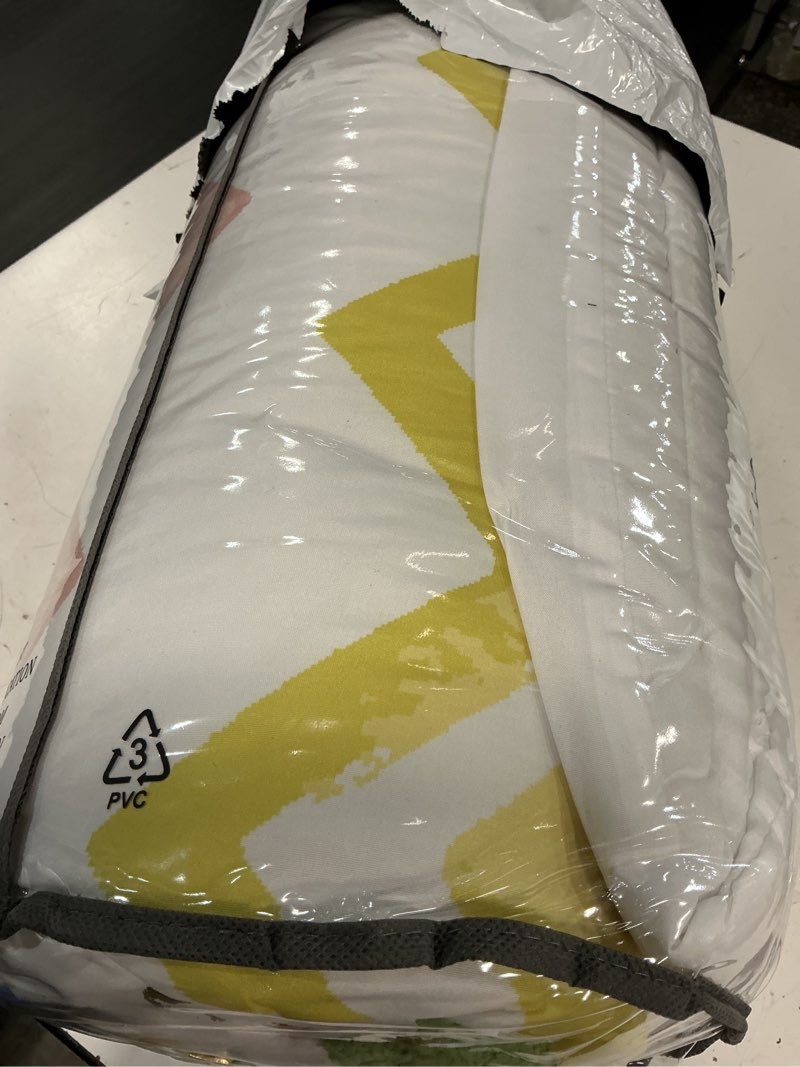 Condition photo showing New/Like New for eclec comforter set twin 2-piece set, colorful chevron tufted & gold foil print comforter, 220g acry