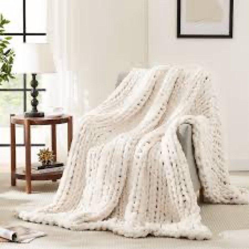 L'AGRATY Chunky Knit Blanket - Soft Chunky Throw 60x80 inches: 100% Hand Kintted Chenile Crochet Thr
