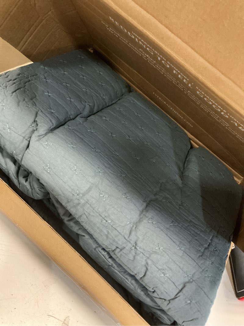 Condition photo showing Good Condition for EVERGRACE Cross Stitch Pre-Washed Cotton Quilt Bedding Set King Size, Oversized 3 Pieces Lightweight Bedspread Coverlet for All Season, with 2 Matching Shams, Midnight Blue, 108"x96" KING/CAL KING (108" x 96") Midnight Blue