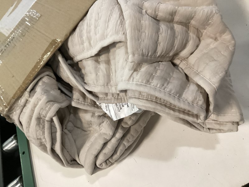 Condition photo showing As Is for semech king quilt set bedspread coverlet, lightweight quilted bedspread king size, microfiber coverlet quilt cover set, 3 piece includes 1 quilt and 2 shams