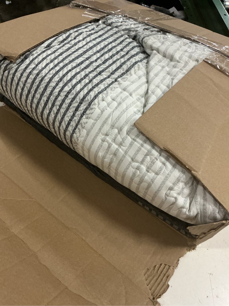Condition photo showing As Is for litanika oversized king quilt set black and white, 120x98 stripe bedspread coverlet 3 pieces, black and white lightweight quilted bedding set for all season(oversized king-1 quilt, 2 pillowcases) 01 - black & white oversized king(120*98in)