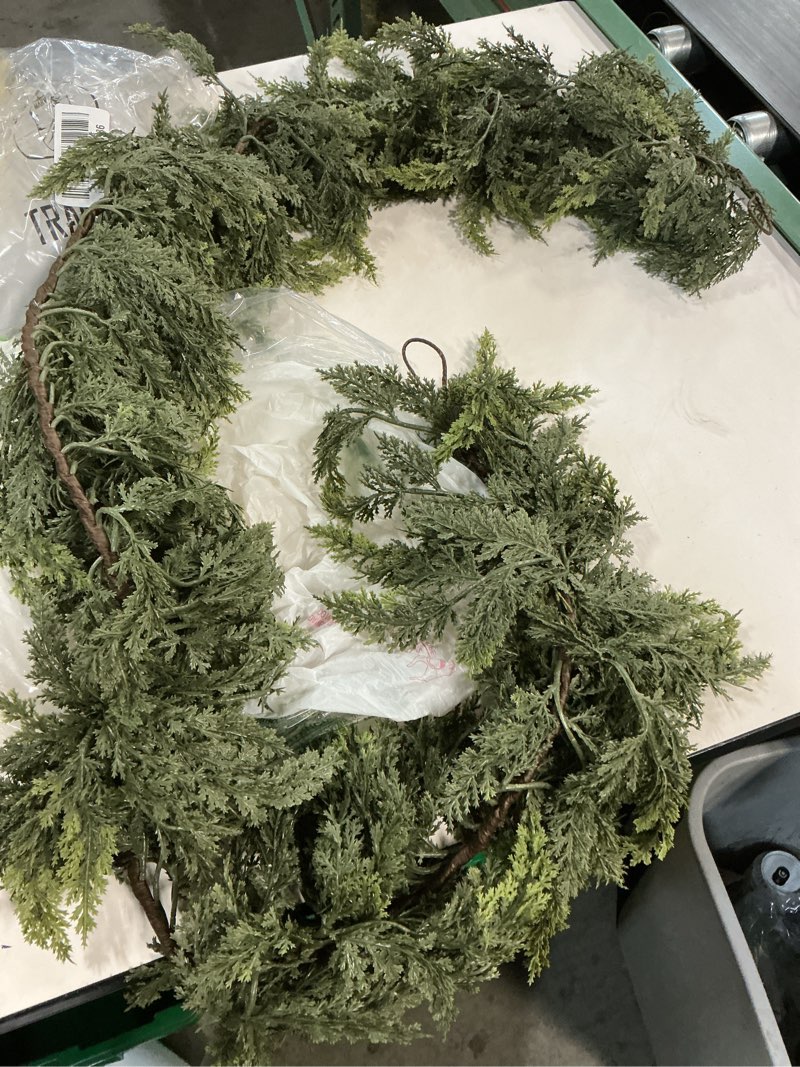 Condition photo showing Good Condition for faux cedar garland 6ft (similar to stock photo)