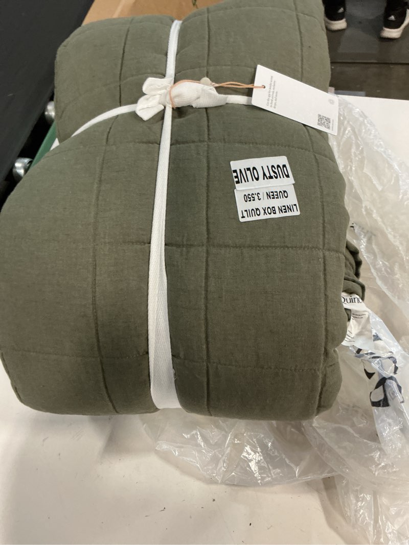 Condition photo showing New/Like New for european linen box quilt queen