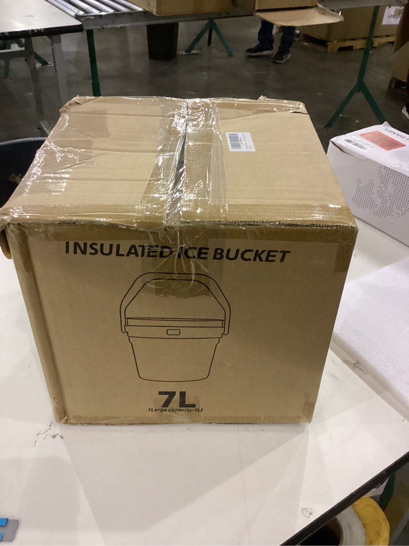 Condition photo showing Good Condition for Insulated ice bucket