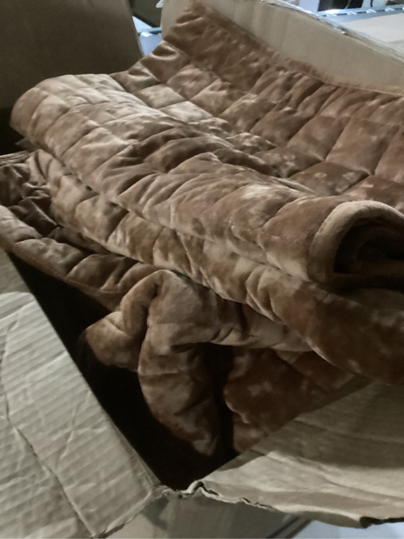 Condition photo showing New/Like New for recyco luxury velvet quilt set full queen size bedding sets, ultra soft velvet comforter set, lightweight channel box stitch oversized bedspread coverlet for all season, with 2 shams, urban taupe full/queen (88" x 92") urban taupe